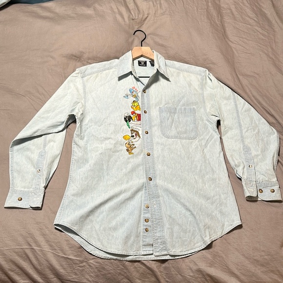 Vintage, Warner Bros studio denim shirt men’s Size S. 1button slightly damaged. - Picture 4 of 5